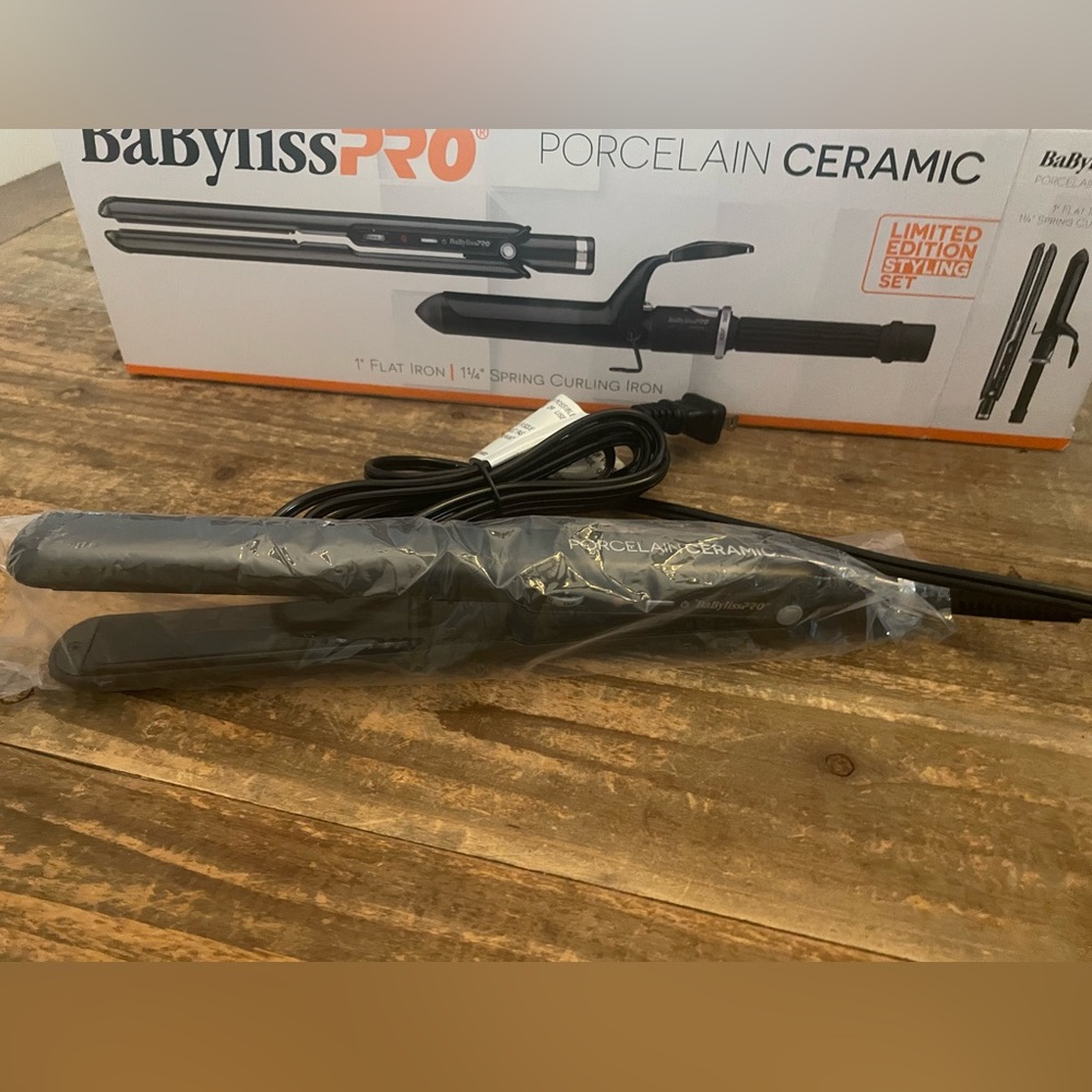 BaByliss Pro Porcelain Ceramic Flat Iron New in Box